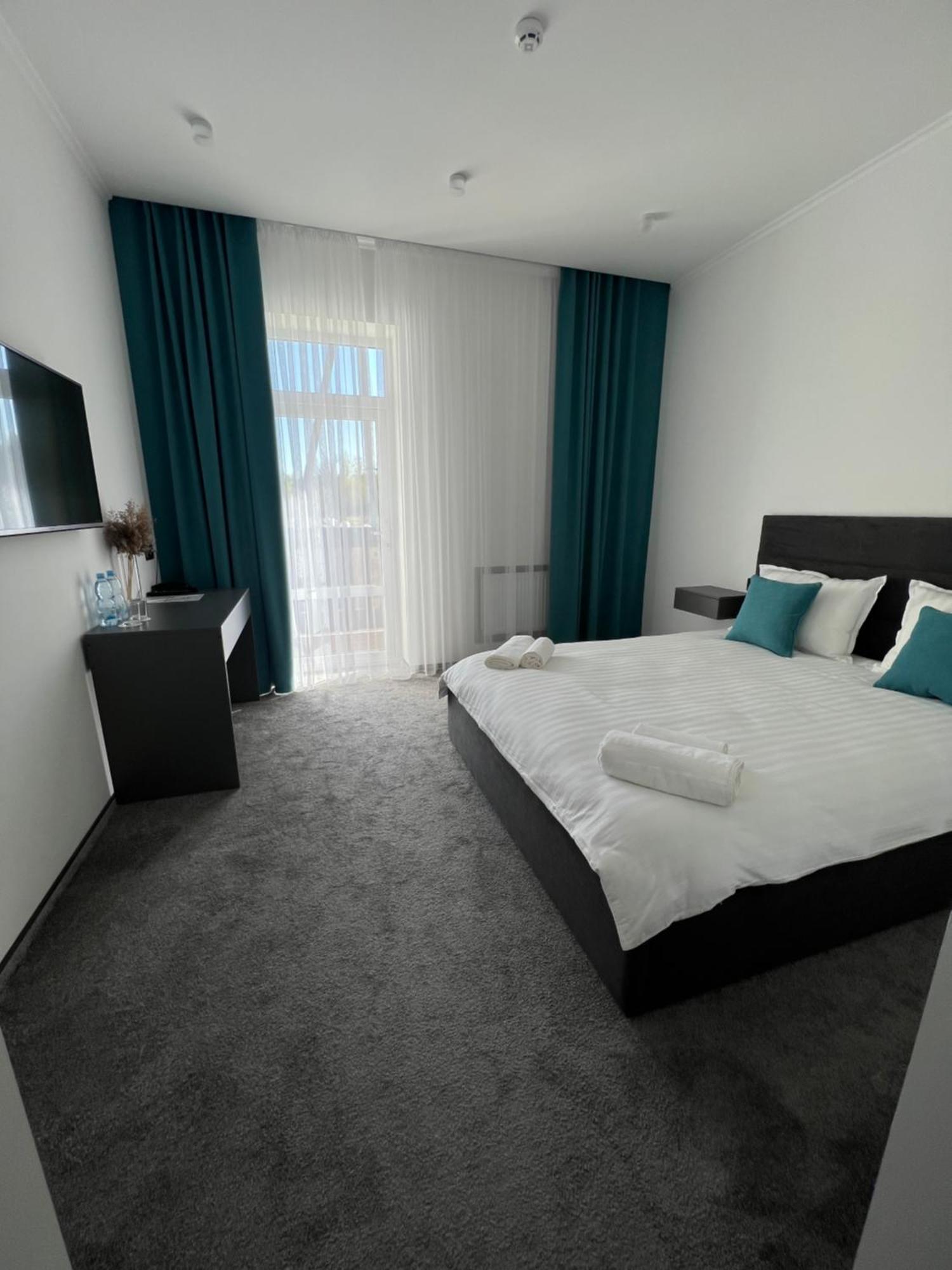 Royal Wood Hotel Rokytne  エクステリア 写真
